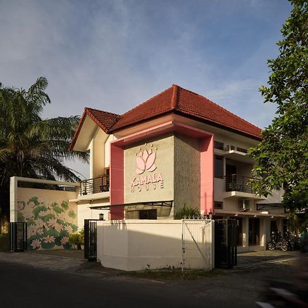 Хостел Kamala House Tugu Экстерьер фото